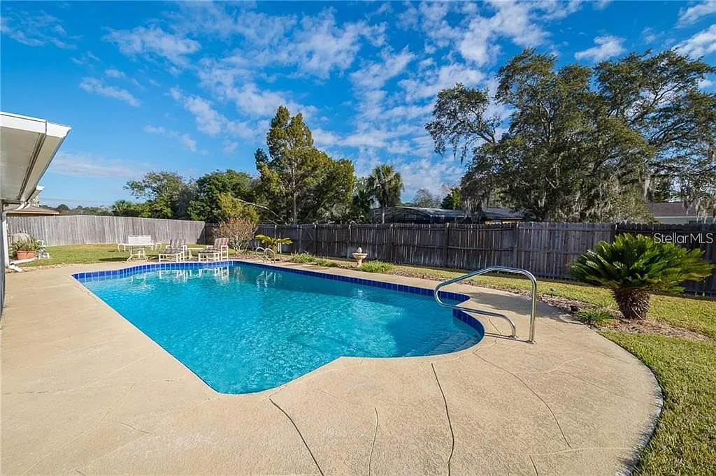 4 bed, 2.5 bath, 2240 sqft, $3,500 — Photo 3
