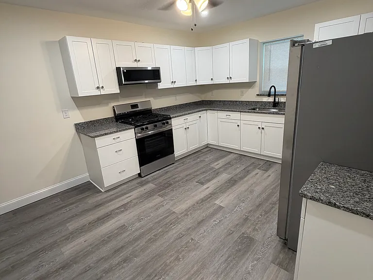 7 Oak St #1 — Photo 2