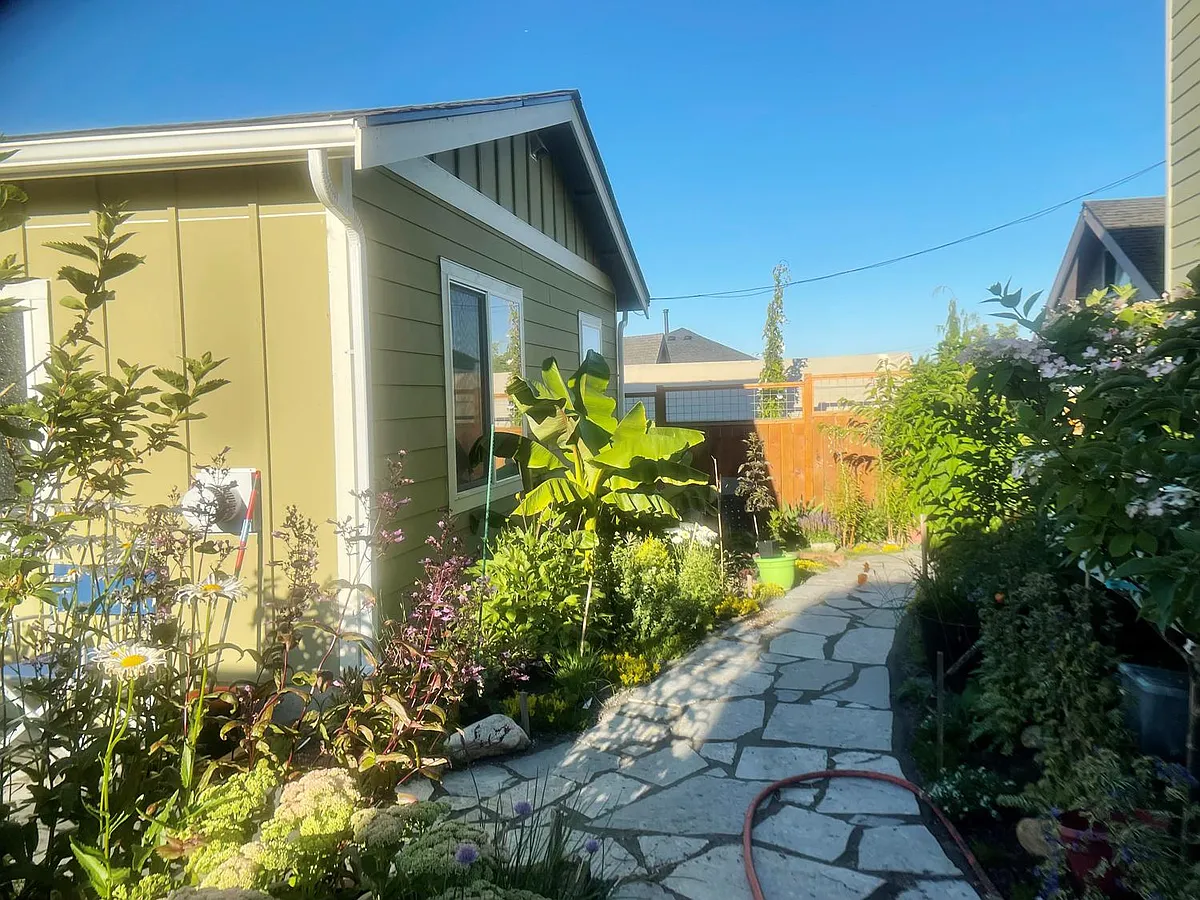 summer garden - 1410 17th St #BUNGALOW