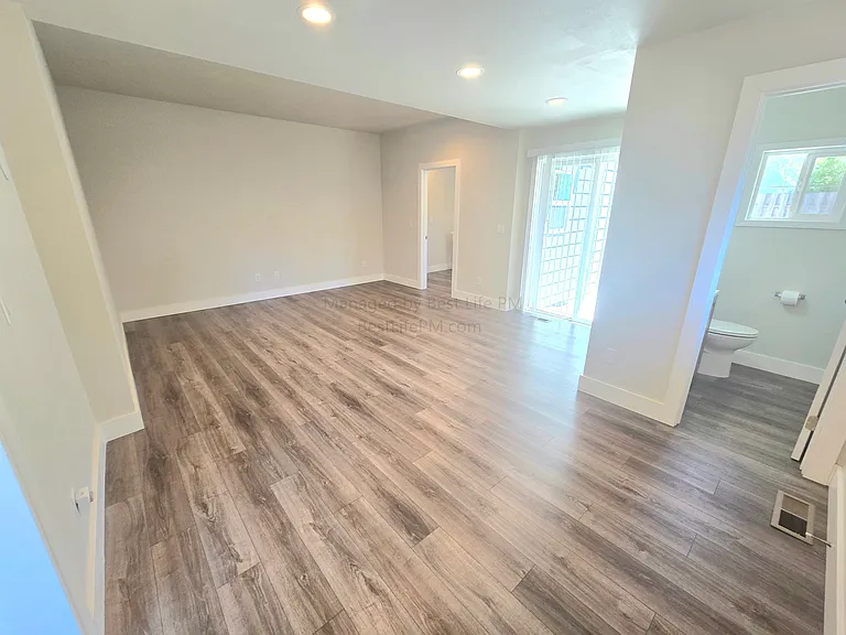 114 SE 218th Ave — Photo 25