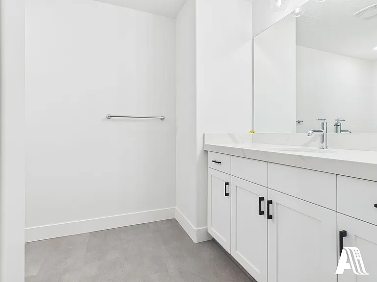 447 E 650 N — Photo 16