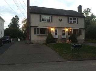 32 Chalmers St, Manchester, CT 06040