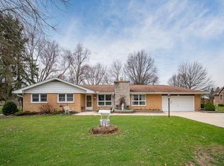 9S842 Blackberry Rd, Aurora, IL 60506