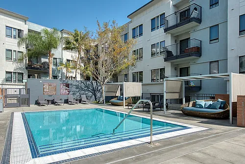 5600 Wilshire Photo 1