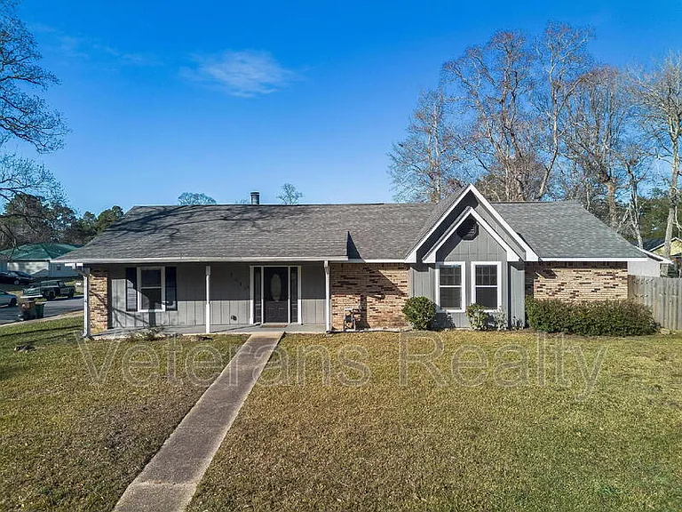 1210 Spring Dr — Photo 1
