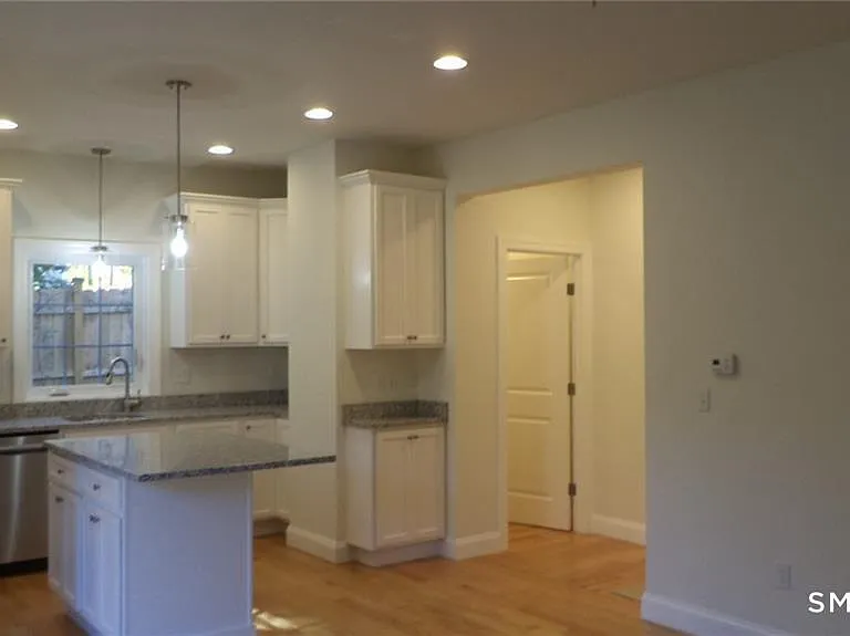 33 Maple Ave #B — Photo 10