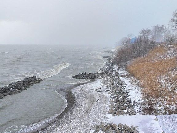 5th image of 6035 Lake Rd W