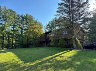 110 Robin Hood Ln, West Nyack, NY 10994