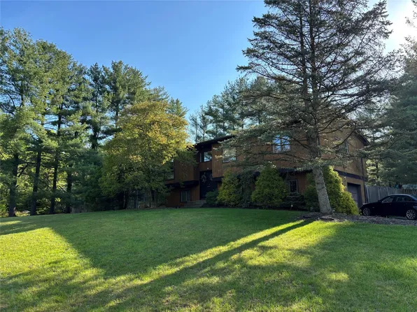 110 Robin Hood Lane, West Nyack, NY 10994