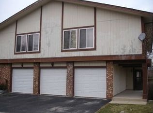 9C Marywood Ln, Bolingbrook, IL 60440