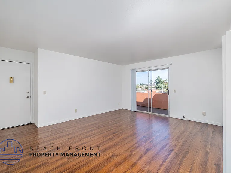 2422 E. 11th St. — Photo 23