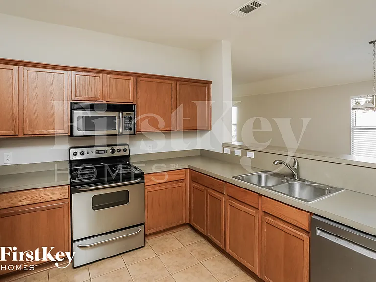 316 Meagan St — Photo 5