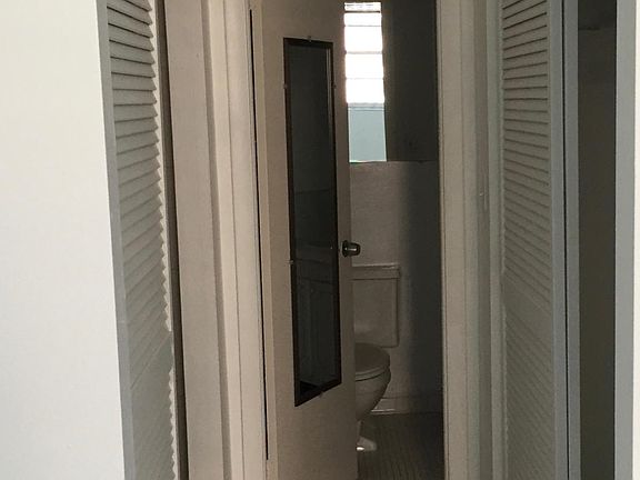 5th image of 90 Edgewater Dr APT 818
