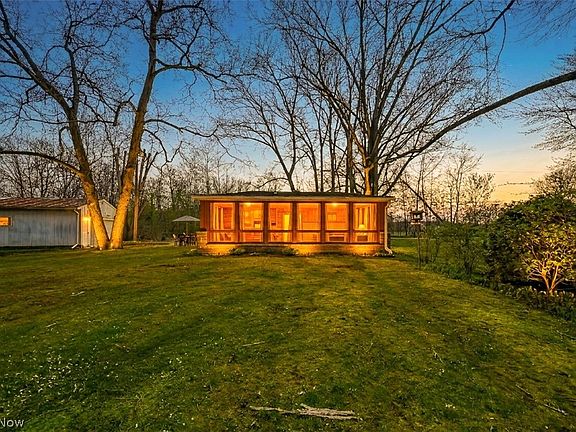 3rd image of 543 1/2 Gallagher Rd
