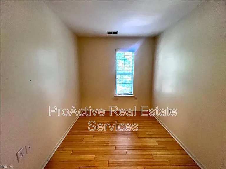 4581 Duffy Dr — Photo 10