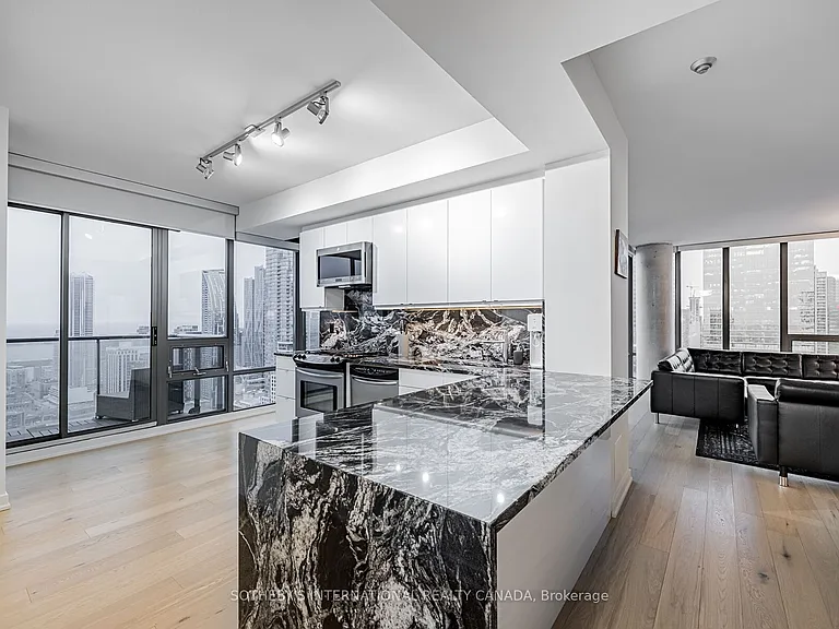 33 Lombard St #4301 — Photo 13