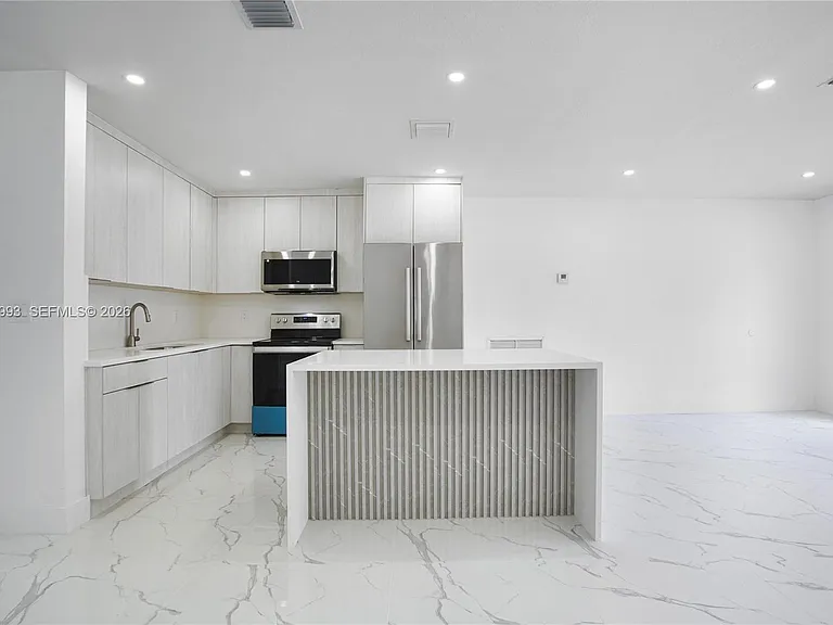 W 72nd Pl — Photo 24