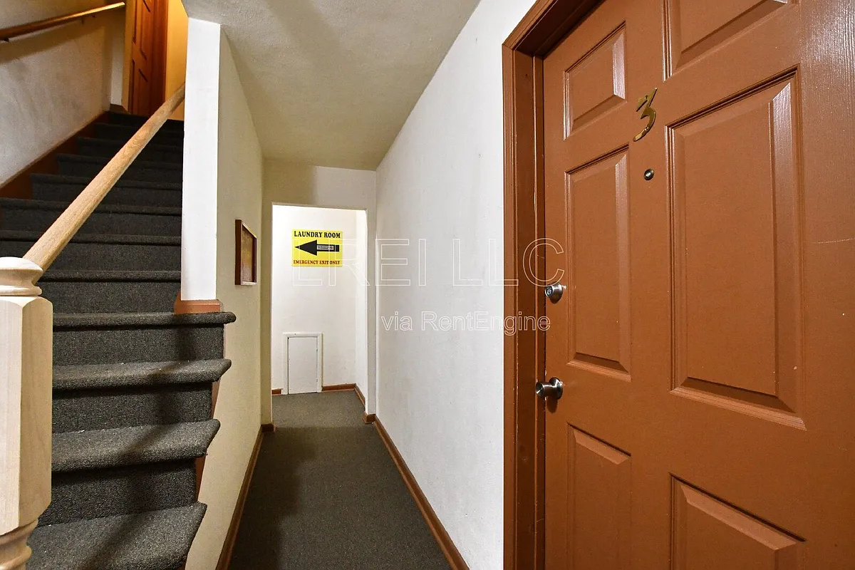 Building Photo - 810 W Vine St #5