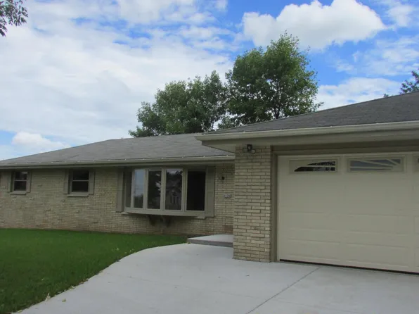 3135 Basswood Ln, Richfield, WI 53076