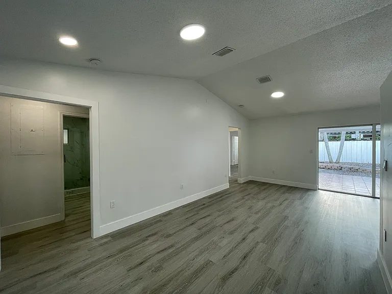 18254 SW 143rd Pl — Photo 9