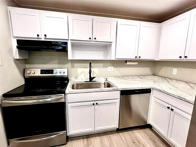 7000 NW 17th St #109 — Photo 3
