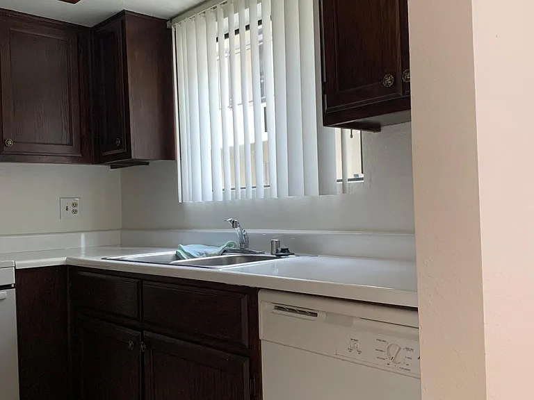 814 E Windsor Rd #107 — Photo 8