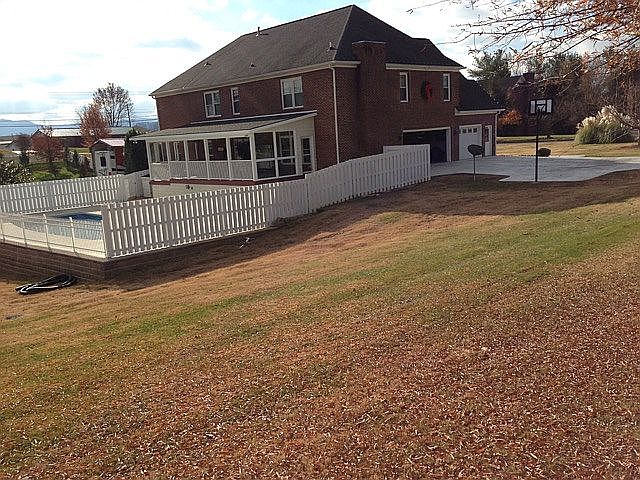 cover patio, pool, fended yd