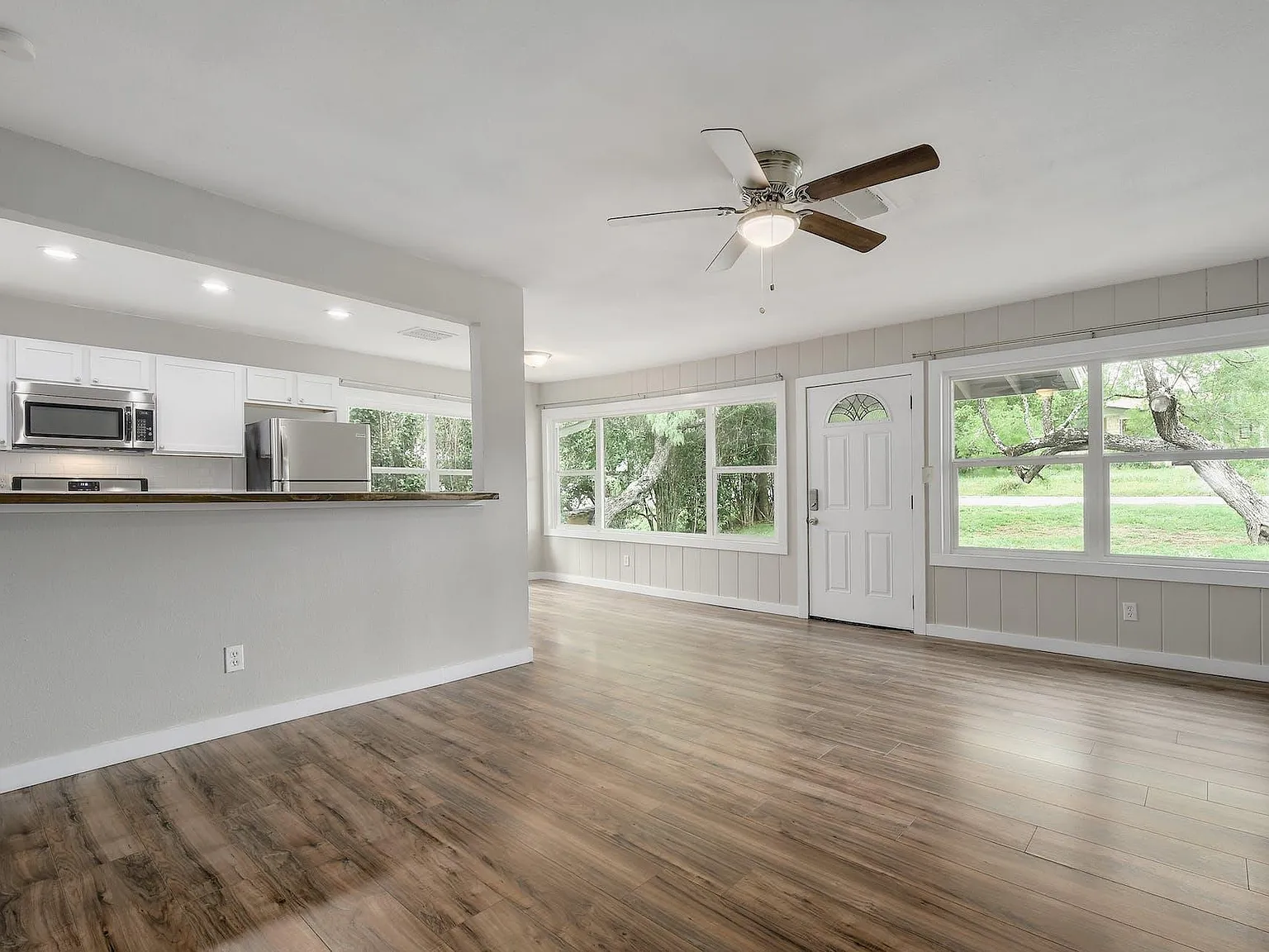 3 bed, 1.0 bath, 1264 sqft, $2,200 — Photo 4