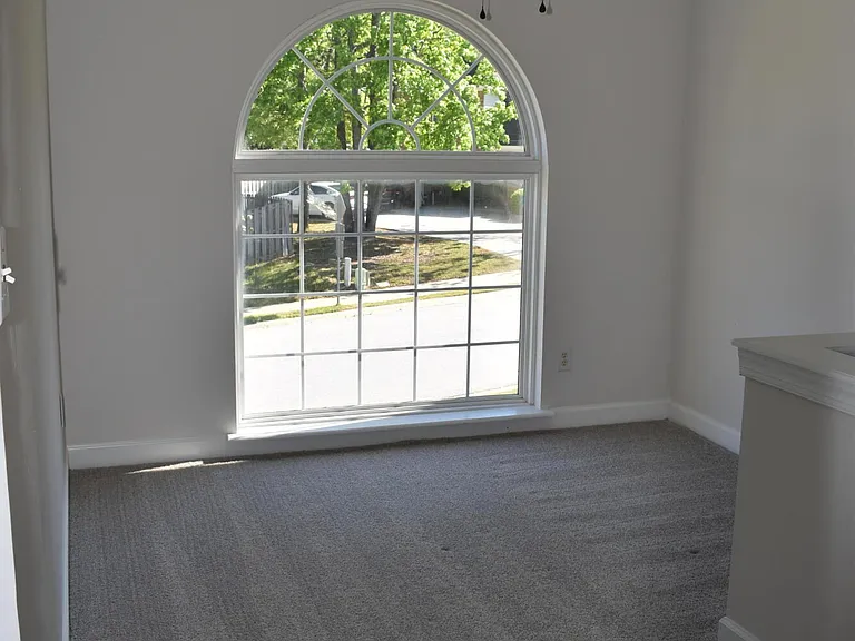201 Bainbridge Dr — Photo 12