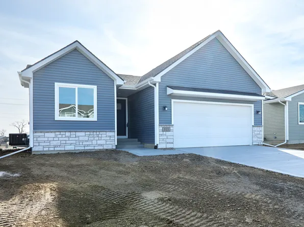 813 3rd Northwest St, Bondurant, IA 50035