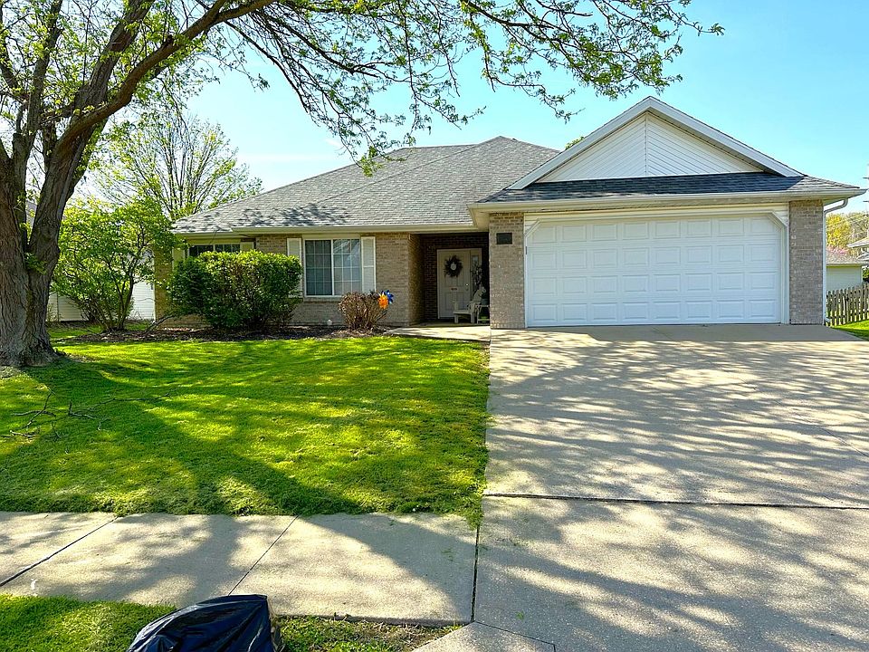 Charming one_level home in quiet Seven Oaks subdivision just south of MU.