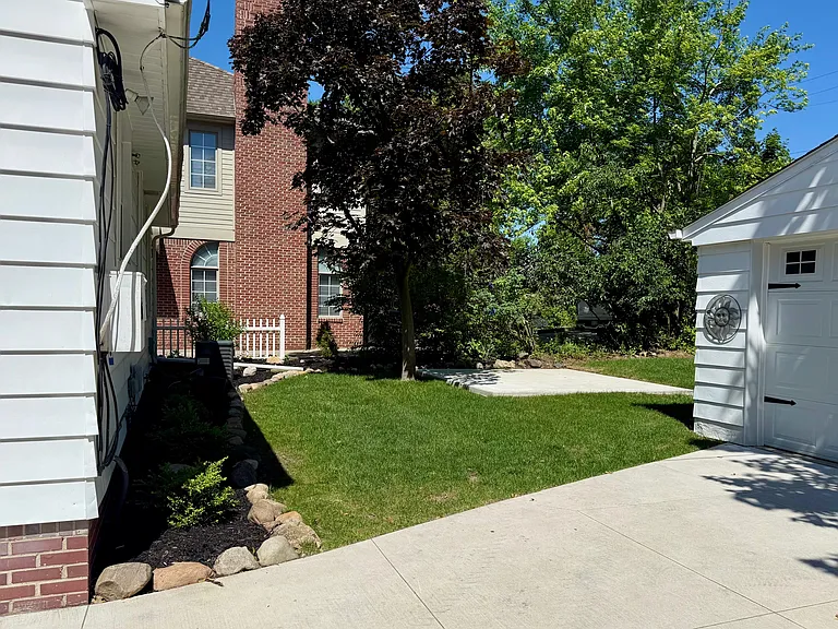 322 Glendale Ct — Photo 5