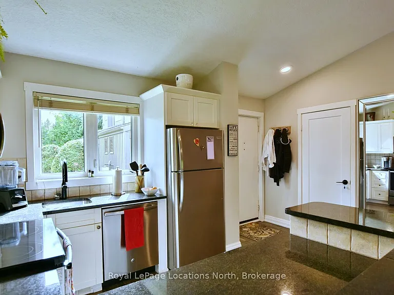 590 Oxbow Cres — Photo 17