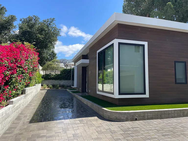 2527 Hermosa Ave — Photo 1