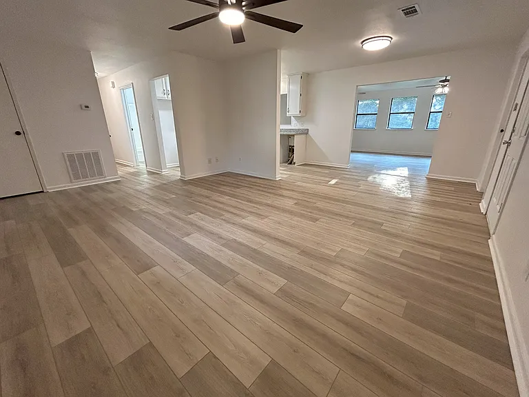 15 Carolyn Rd — Photo 3