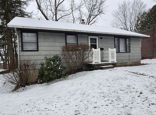 723 E Oak St, Oakland, MD 21550