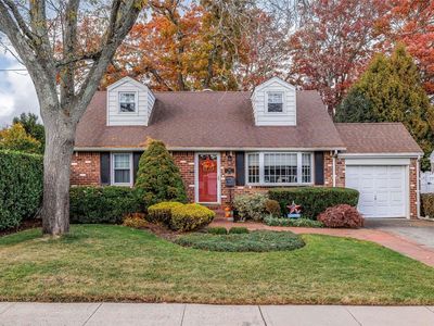 29 Tudor Road, Farmingdale, NY, 11735