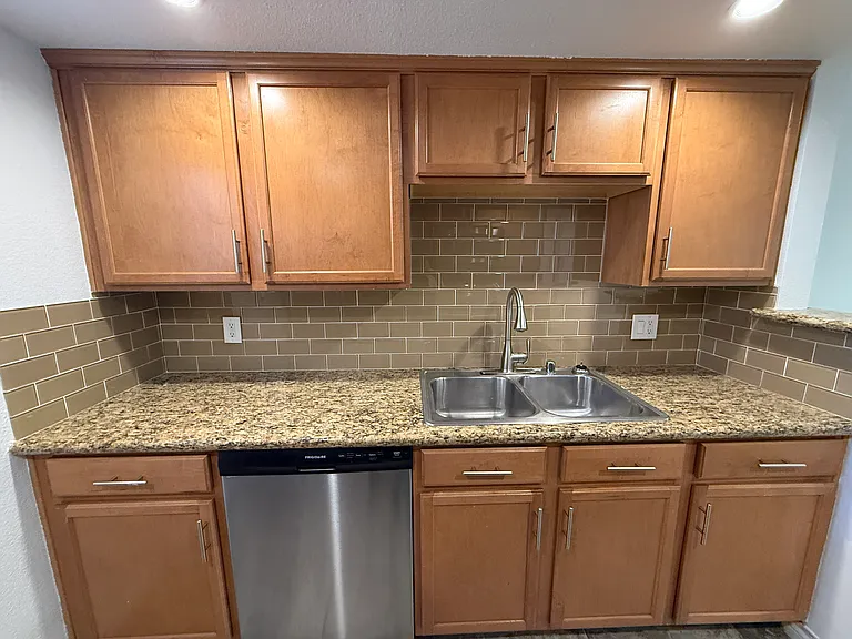 12055 Alta Carmel Ct #181 — Photo 4