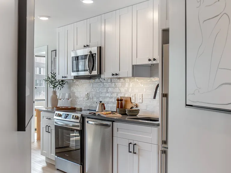 Connecticut House Apartments — Photo 38