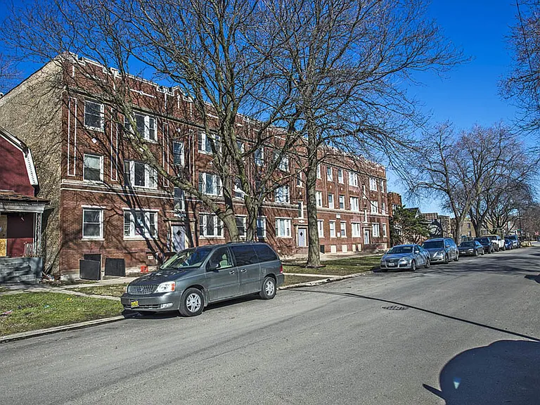 7120 S Wabash — Photo 14