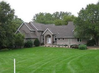 3701 Beaver Ridge Cir, Cedar Falls, IA 50613