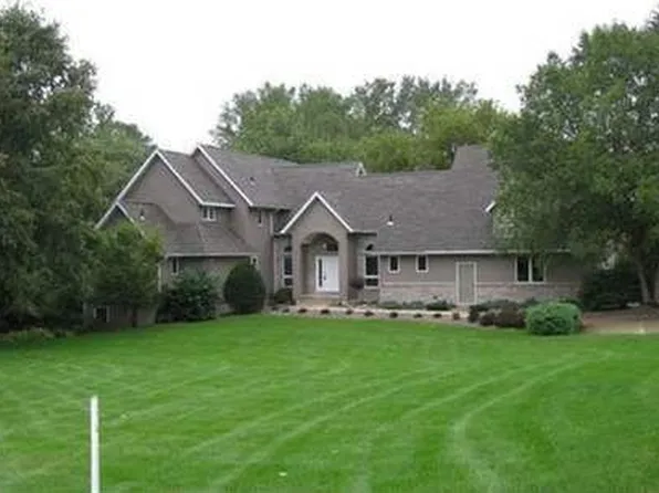 3701 Beaver Ridge Cir, Cedar Falls, IA 50613