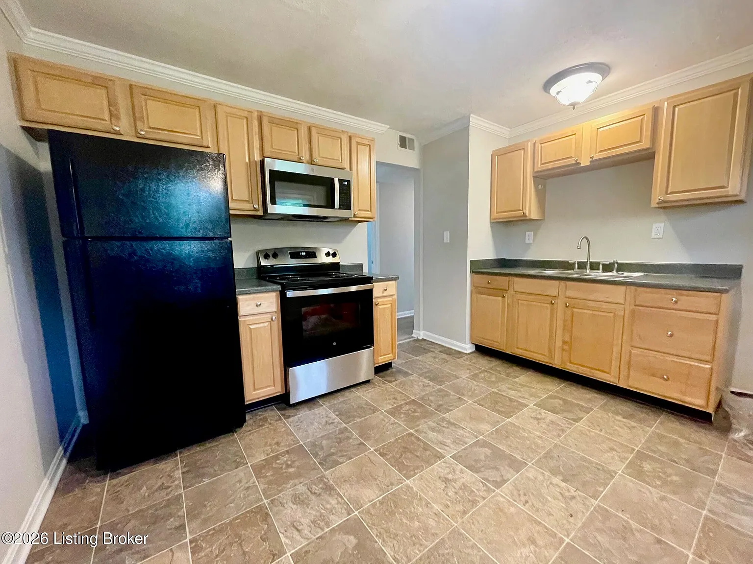 3 bed, 1.0 bath, 1080 sqft, $1,450 — Photo 4