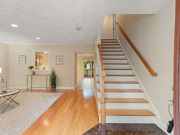 4th image of 20 Jills Way Unit 20