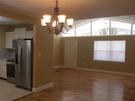 4th image of 200 Rosehill Ave