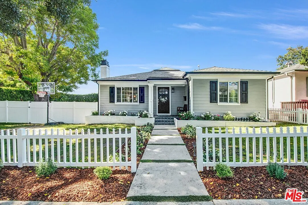 3 bed, 3.5 bath, 2405 sqft, $8,900 — Photo 1
