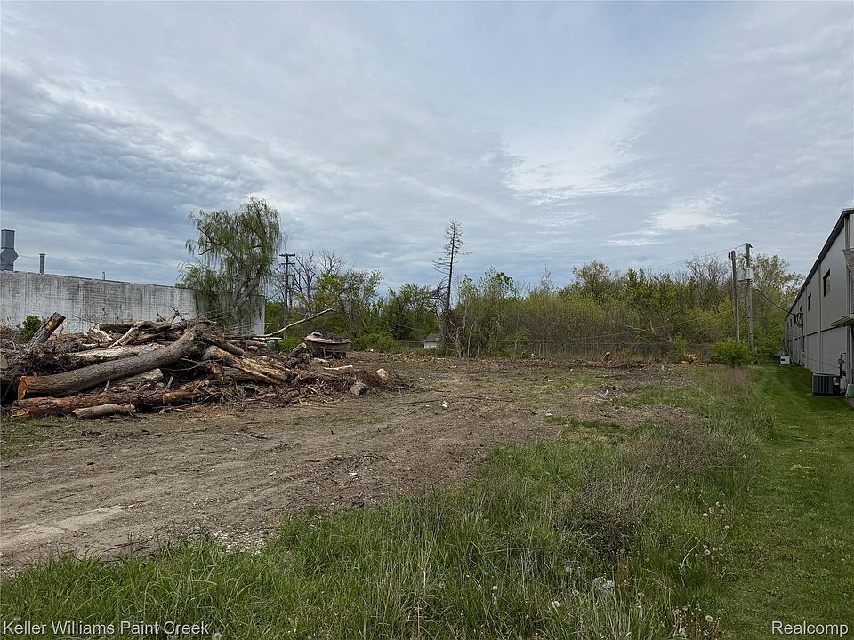 22477 Fifteen Mile Rd, photo 3