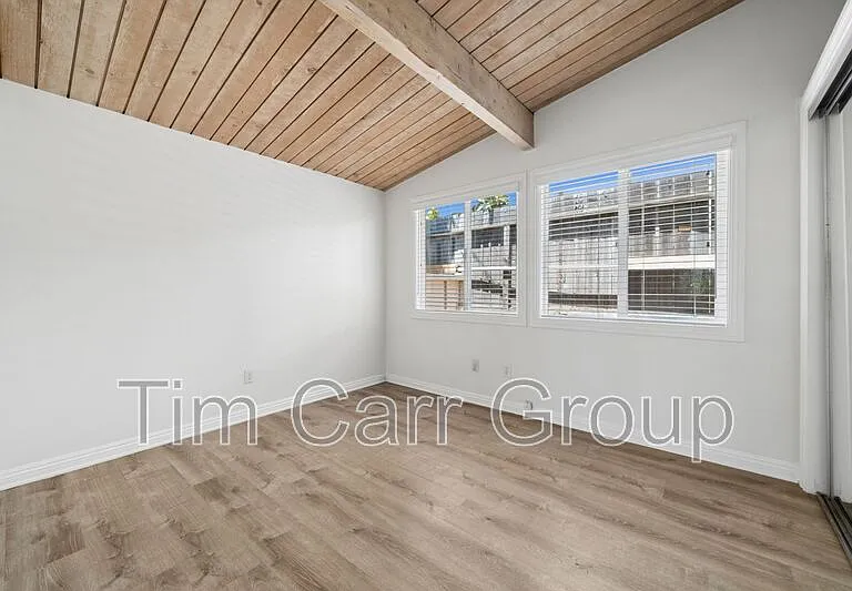 2545 Elden Ave — Photo 20