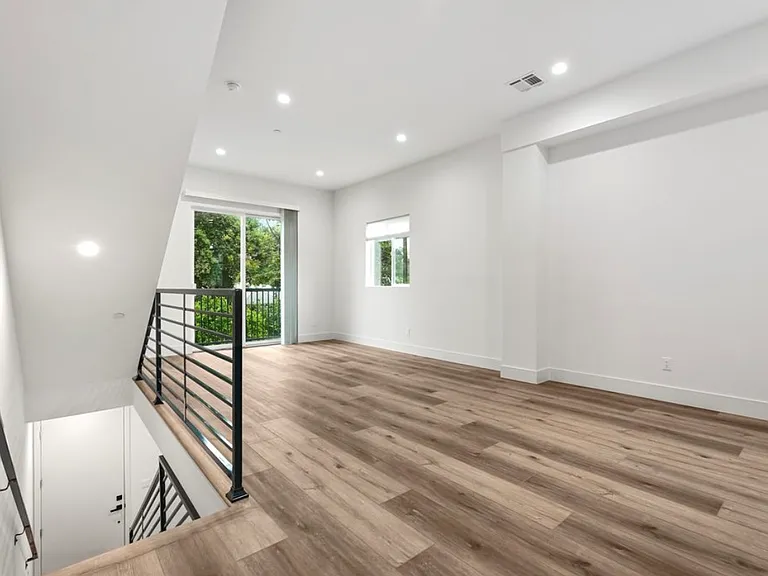 4443 Auckland Ave — Photo 21