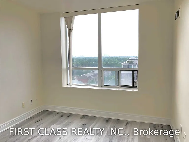 1 Clairtrell Rd #RG8 — Photo 4